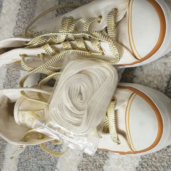 Shoes - Picture 6 of 10